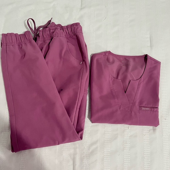 Jaanuu Mauve Scrub Set - Picture 1 of 6